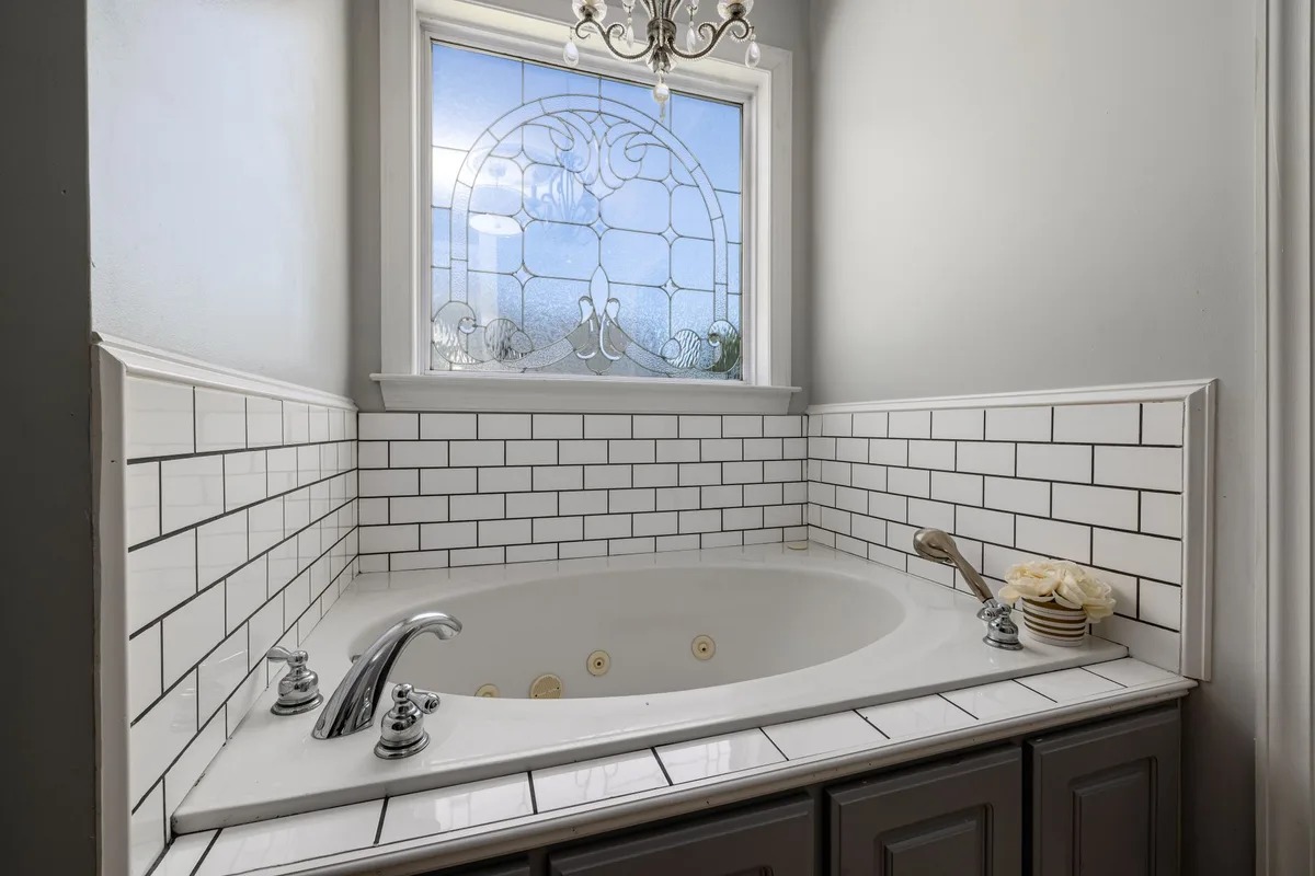 How to Get Rid of Hard Water Stains in Bathtub