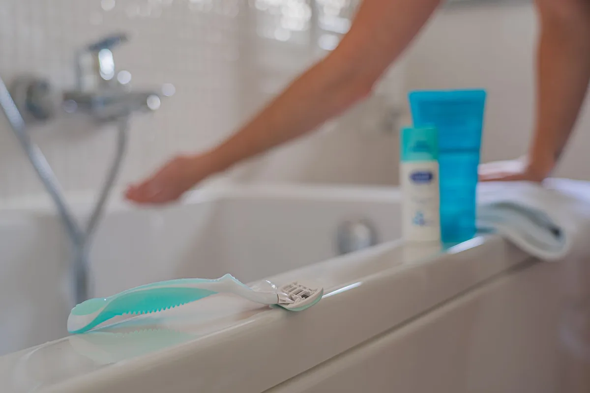 How to Caulk a Bathtub Properly