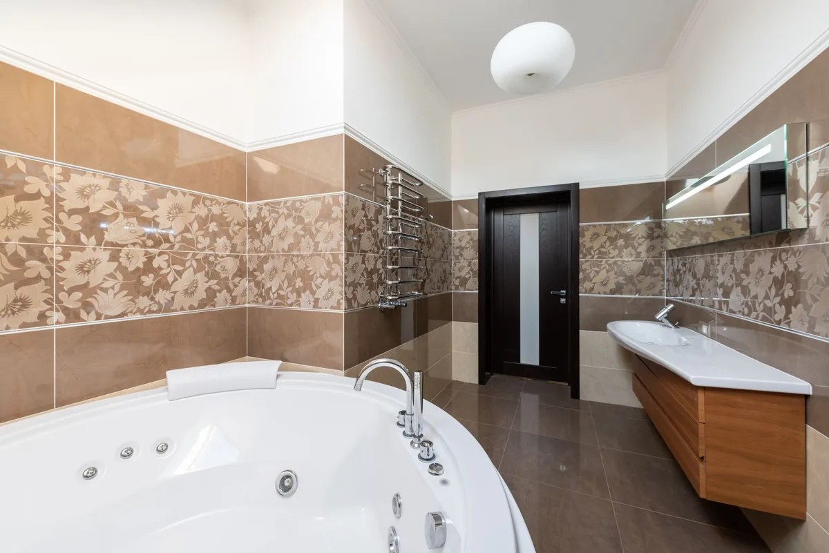 How to Fix a Leaking Bathtub Faucet