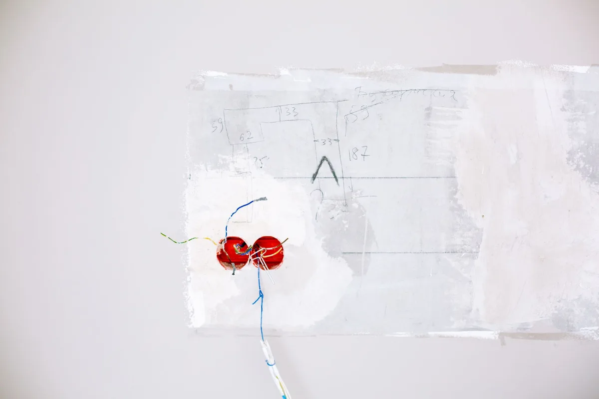 How to Install Wall Sconce on Drywall Without Stud