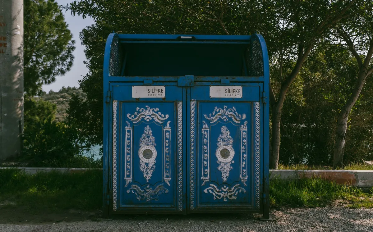 camouflage trash bin