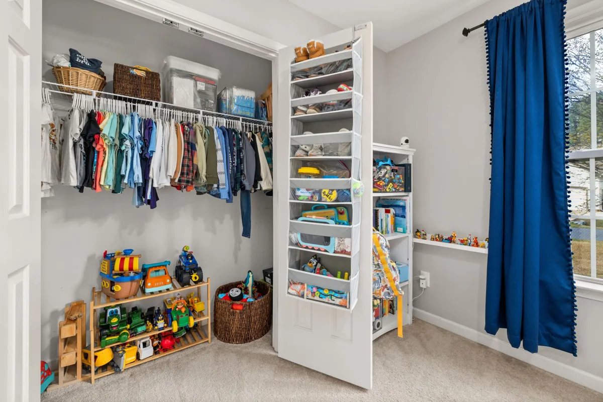 Closet vertical storage