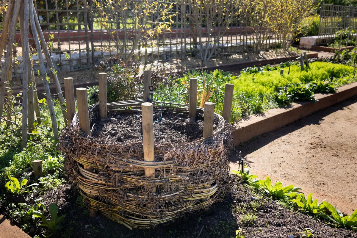 how to build a compost bin