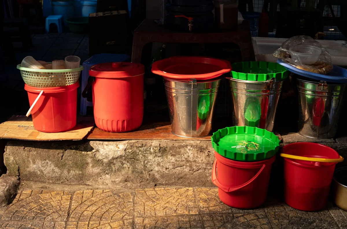 sunlight UV deodorizing containers