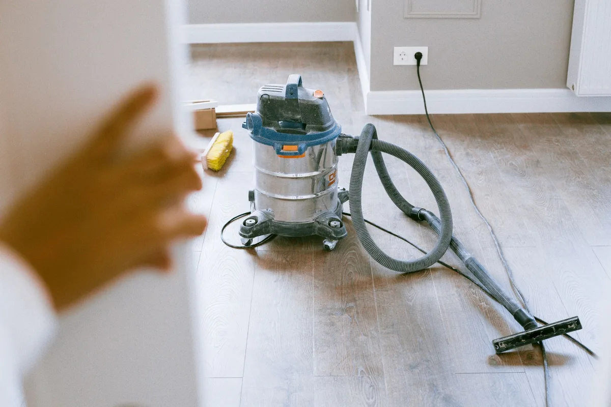 vacuum dustbin removal
